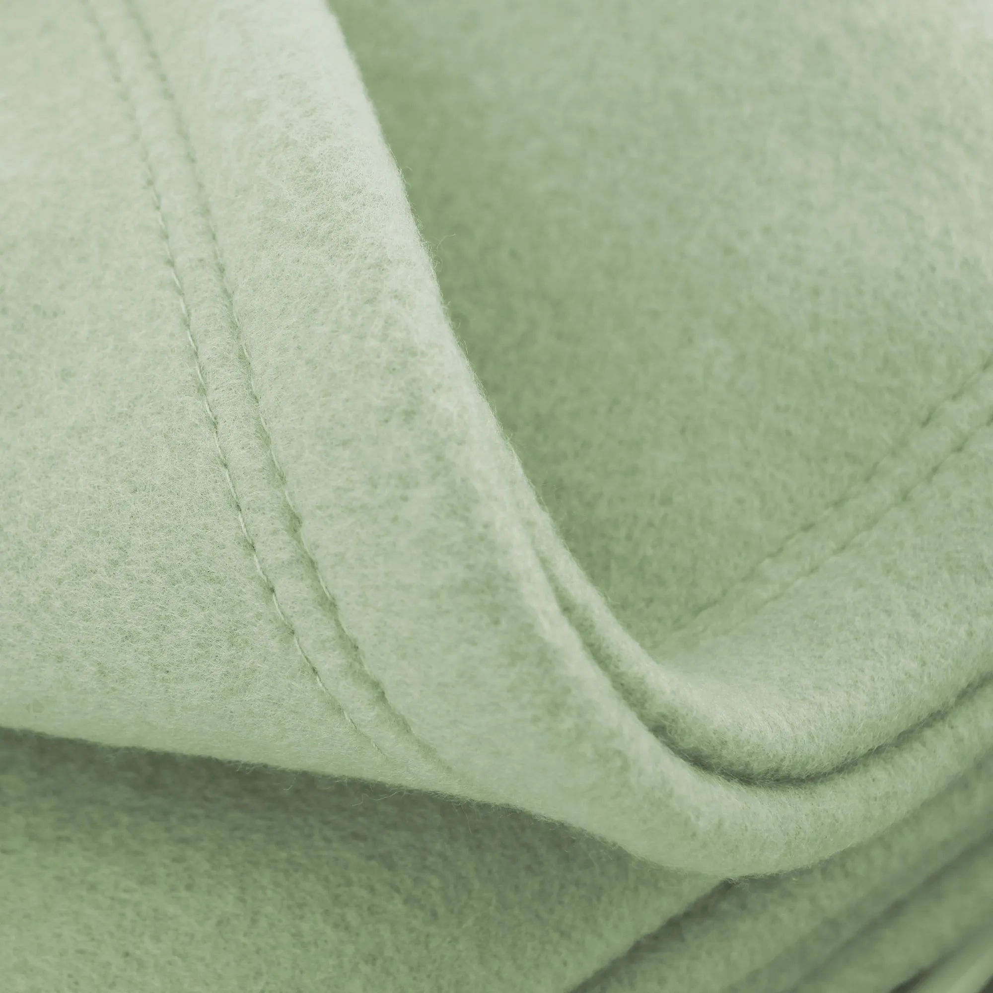 Couverture polaire 180x220 cm Isba, Amande - 100% Polyester 320 g/m2, traité non-feu