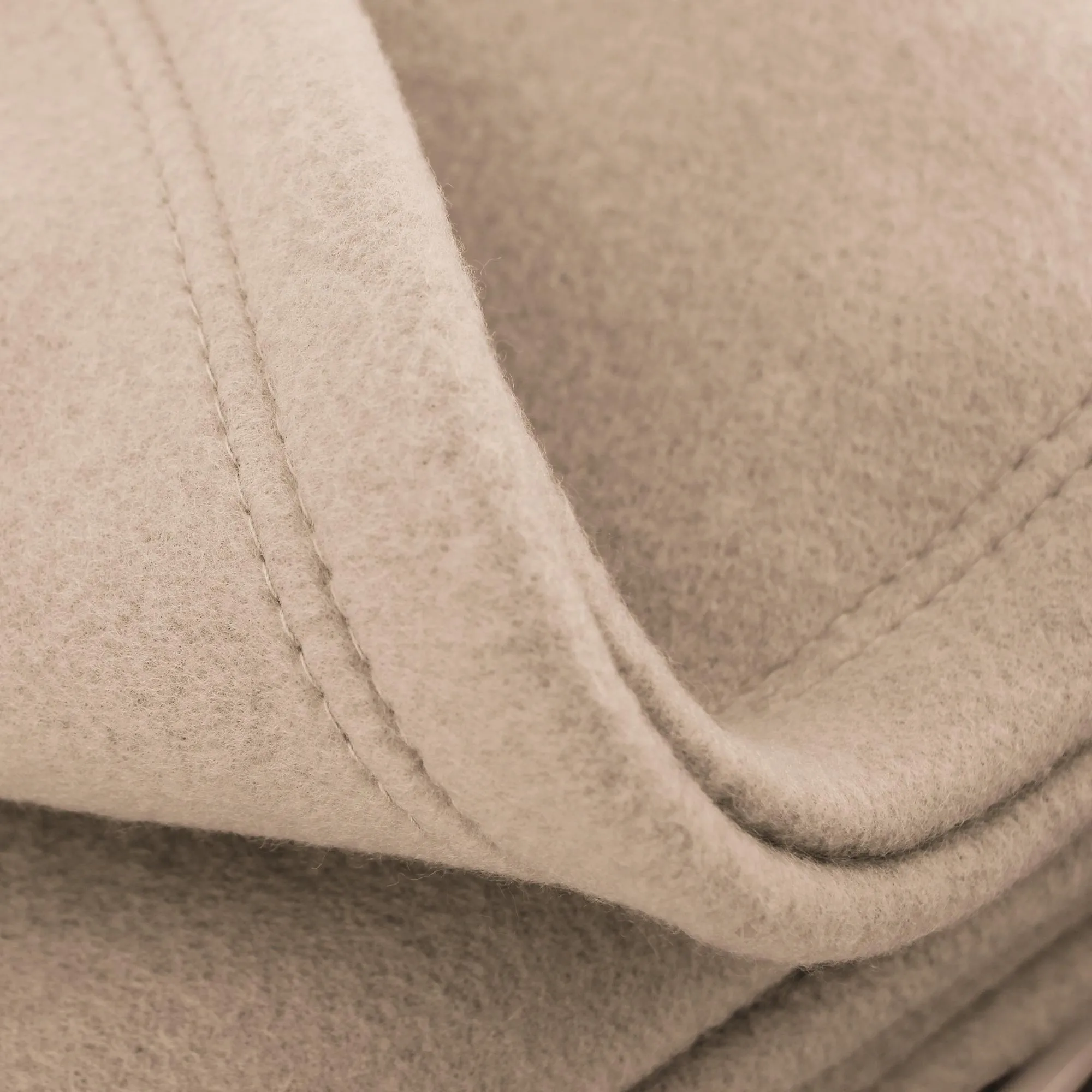 Couverture polaire 220x240 cm Isba, Sable - 100% Polyester 320 g/m2, traité non-feu