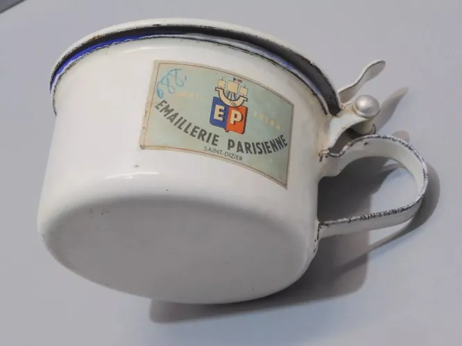- ANCIEN CRACHOIR TOLE EMAILLEE BLANCHE EMAILLERIRE PARISIENNE COLLECTION  D