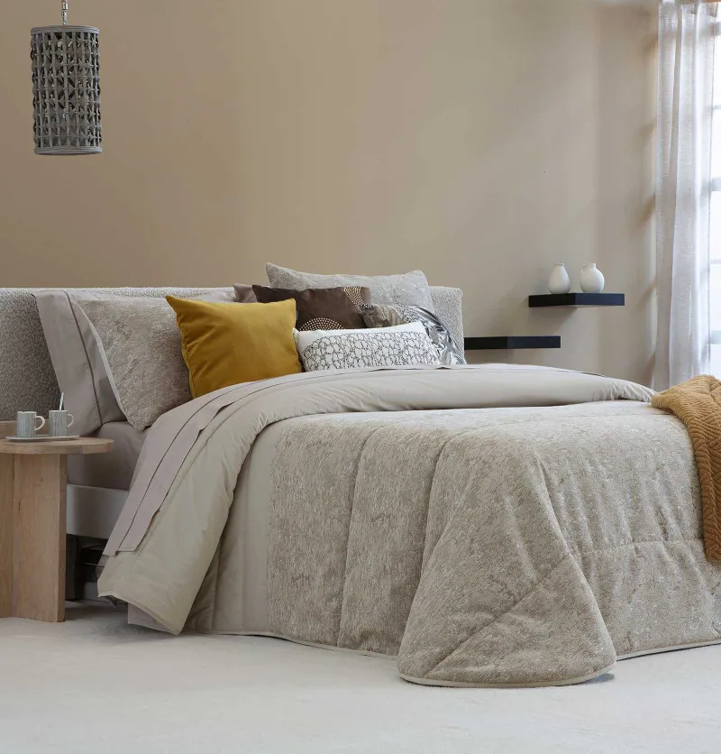 Couvre-lit matelassé et ses housses coussins Bel beige