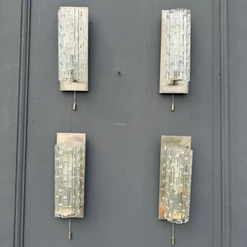 Suite de 4 appliques 1970 en verre givré et métal chromé XXe L8246